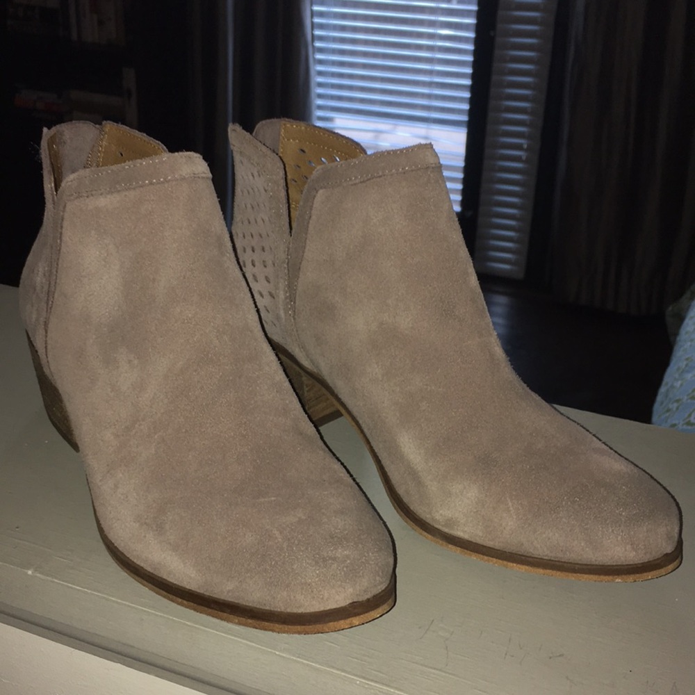 Susina Tan Suede Booties Size 8